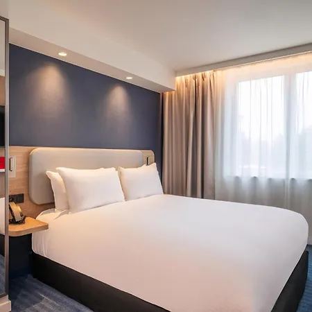 Express & By Ihg 3*