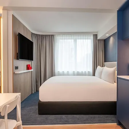 Express & By Ihg 3*
