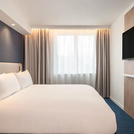 Express & By Ihg Γάνδη