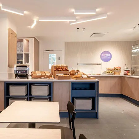 Ξενοδοχείο Express & By Ihg 3*