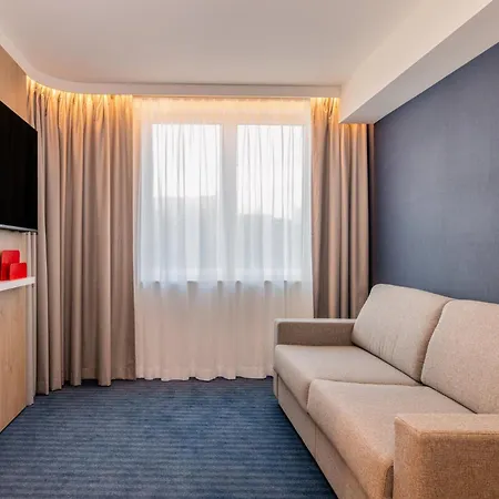 Express & By Ihg Γάνδη