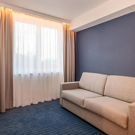Express & By Ihg