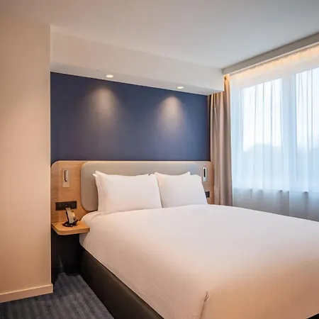 Express & By Ihg