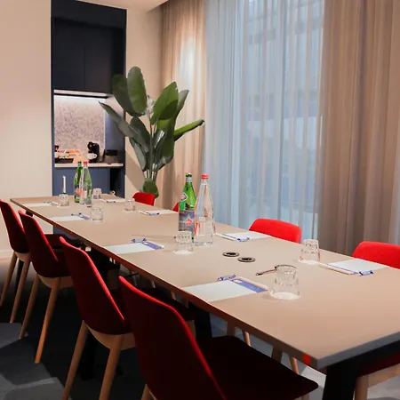 Express & By Ihg 3*