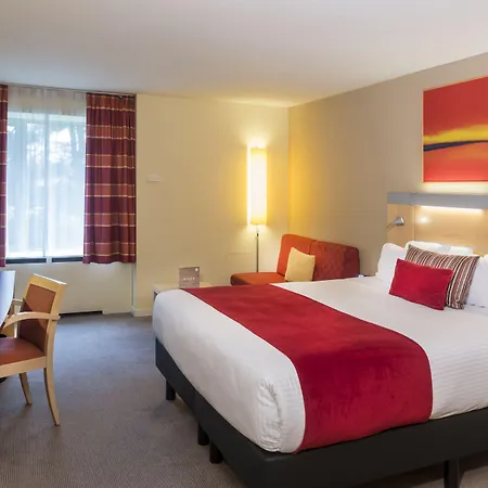 Express & By Ihg Hotel 3*