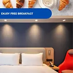 فندق Express & By Ihg