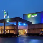 Express & By Ihg 3*
