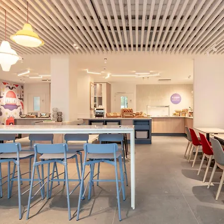 Hotell Express & By Ihg