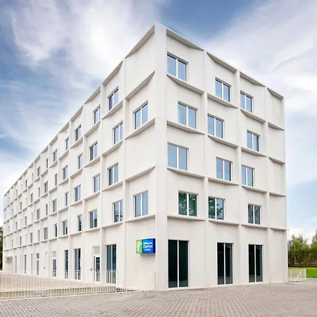 Hotel Express & By Ihg 3*