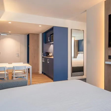 Express & By Ihg 호텔 3*