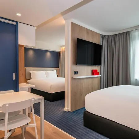 호텔 Express & By Ihg 3*