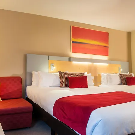 Express & By Ihg Hotel 3*