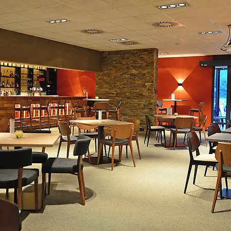 호텔 Express & By Ihg