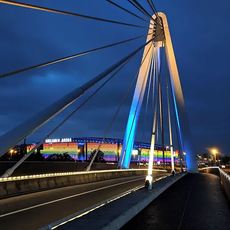 Express & By Ihg 호텔 3*