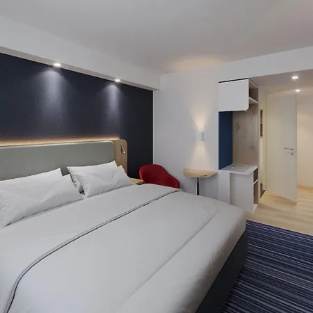Express & By Ihg 3*