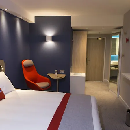 Hotel Express & By Ihg 3*