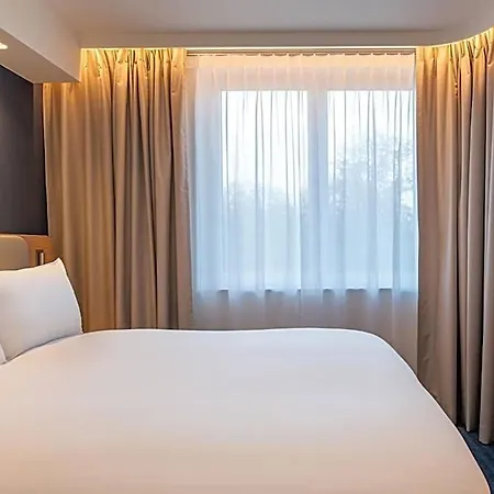 Express & By Ihg Hotel 3*