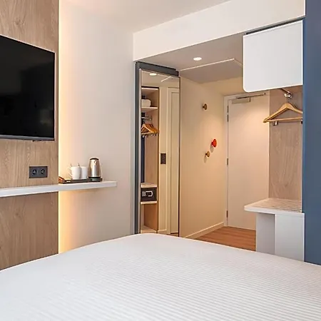 Express & By Ihg