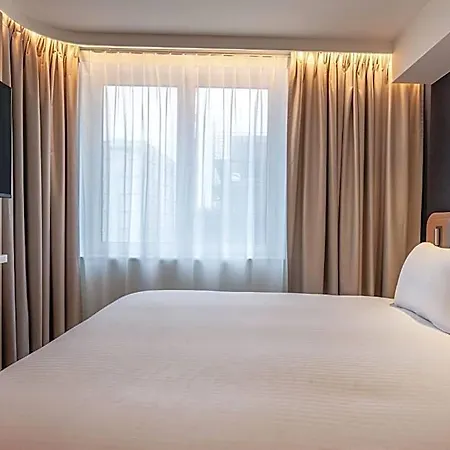 Express & By Ihg 3*