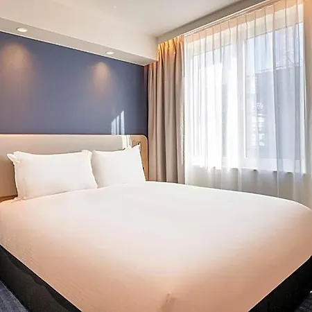 Express & By Ihg 3* Gent