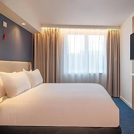 Express & By Ihg 3*
