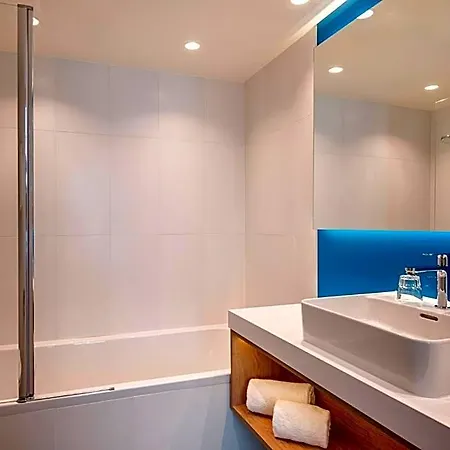 Express & By Ihg 3* Gent
