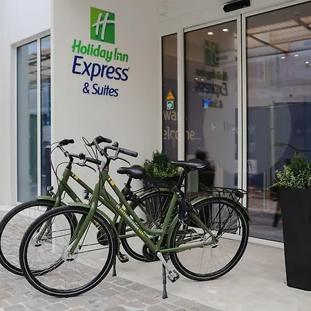 Express & By Ihg Hotel 3*
