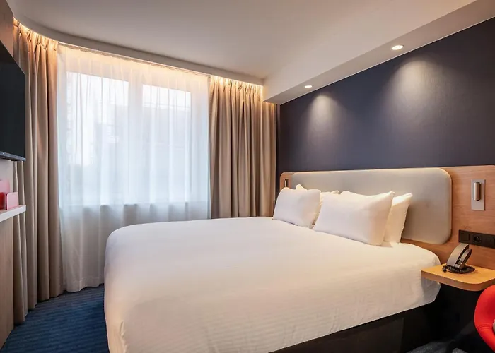 Express & By Ihg Hotel 3*