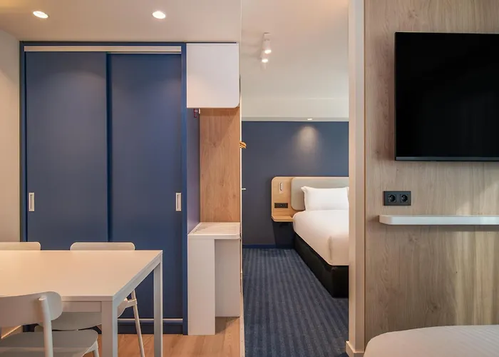 Hotel Express & By Ihg