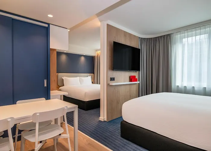 Hotel Express & By Ihg 3*