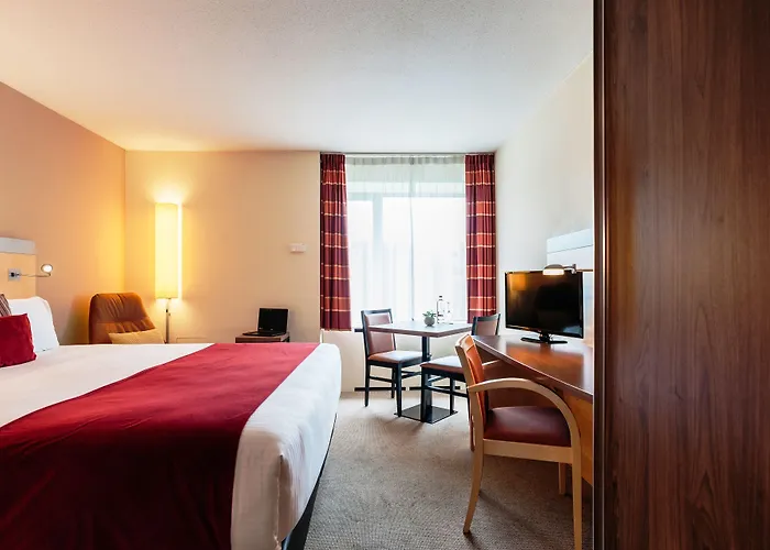 Express & By Ihg Hotel 3*