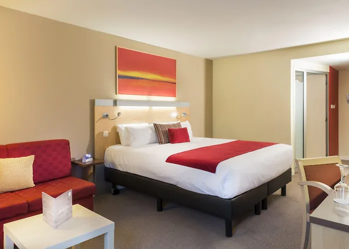 Express & By Ihg Hotel 3*