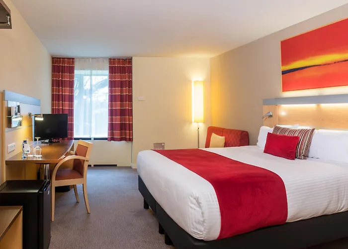 Express & By Ihg Hotel 3*