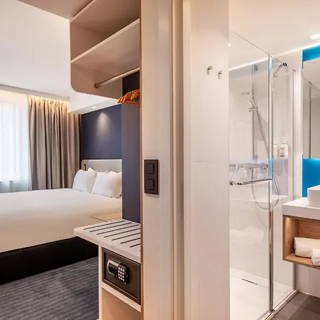 Express & By Ihg מלון גנט
