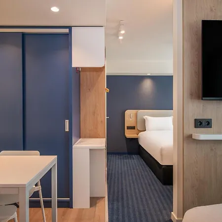 מלון Express & By Ihg