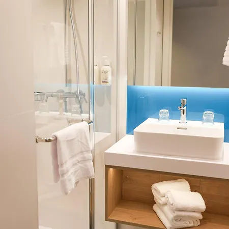 Express & By Ihg גנט