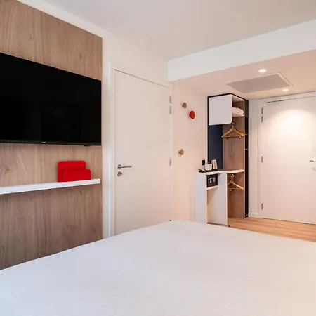 מלון Express & By Ihg 3*