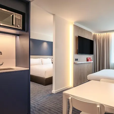 Express & By Ihg 3*