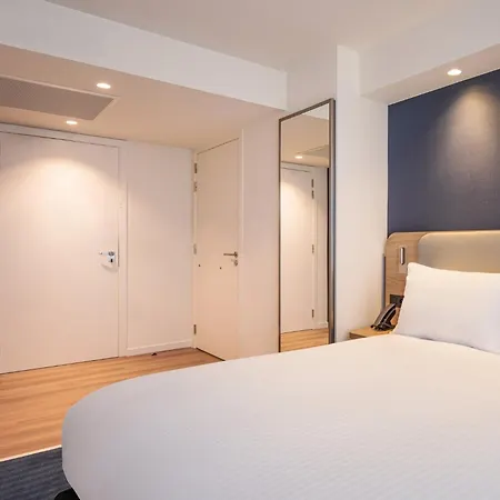 Express & By Ihg Hotel 3*