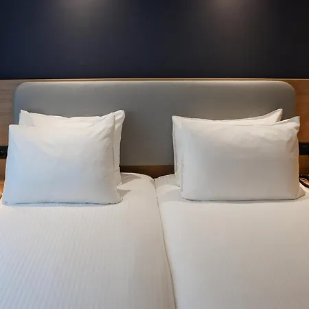 Express & By Ihg גנט