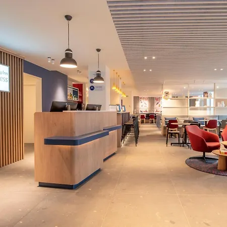 Express & By Ihg Hotel 3*