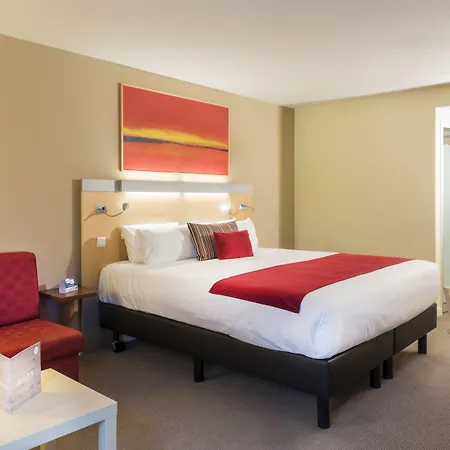 Express & By Ihg Hotel 3*
